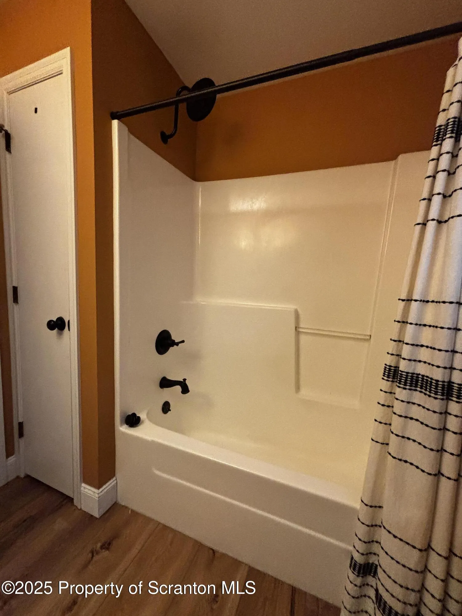 107 Garney Street, Dalton, Pennsylvania 18414, 2 Bedrooms Bedrooms, 7 Rooms Rooms,2 BathroomsBathrooms,Residential Lease,For Rent,Garney,SC253295