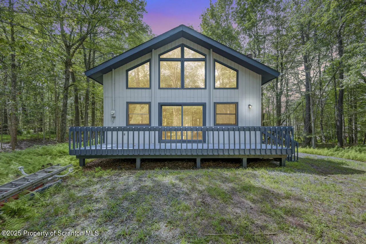 127 Livingston Lane, Gouldsboro, Pennsylvania 18424, 4 Bedrooms Bedrooms, 8 Rooms Rooms,2 BathroomsBathrooms,Residential,For Sale,Livingston,SC253322