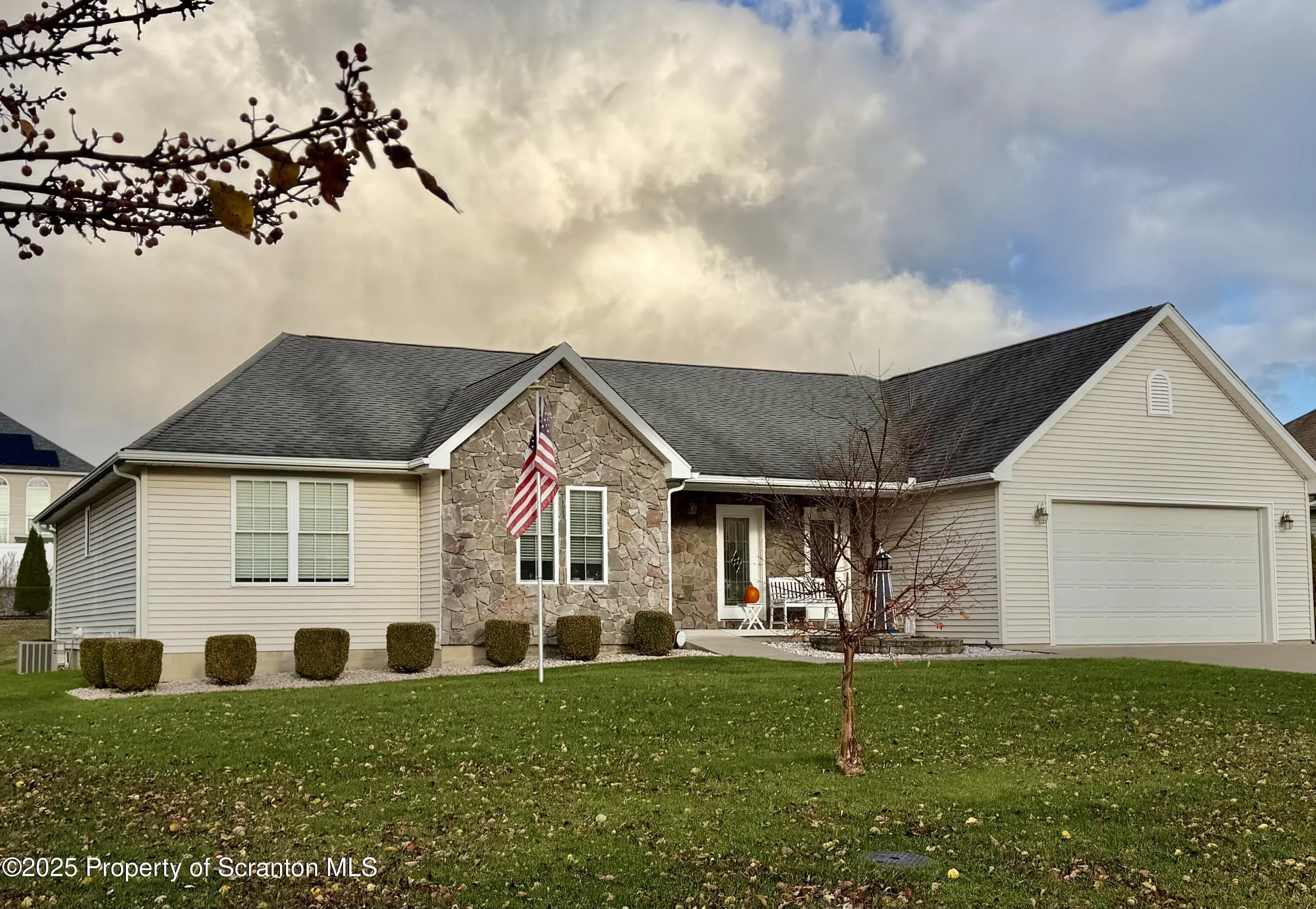 Residential For Sale 406 School Side Drive, Throop, Pennsylvania 18512