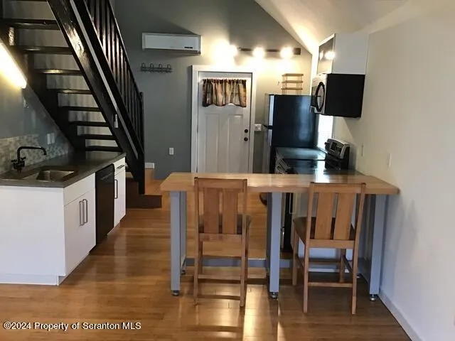 Residential Lease For Rent 295 Dundaff Street Unit Upstairs, Carbondale, Pennsylvania 18407