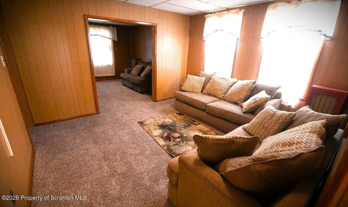 Residential Lease For Rent 1028-1030 Madison Avenue Unit 1028 - 3rd Flr, Scranton, Pennsylvania 18510