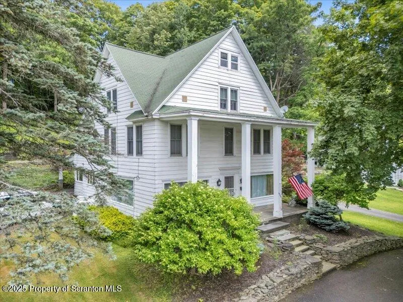 Residential For Sale 425 Lake Avenue, Montrose, Pennsylvania 18801