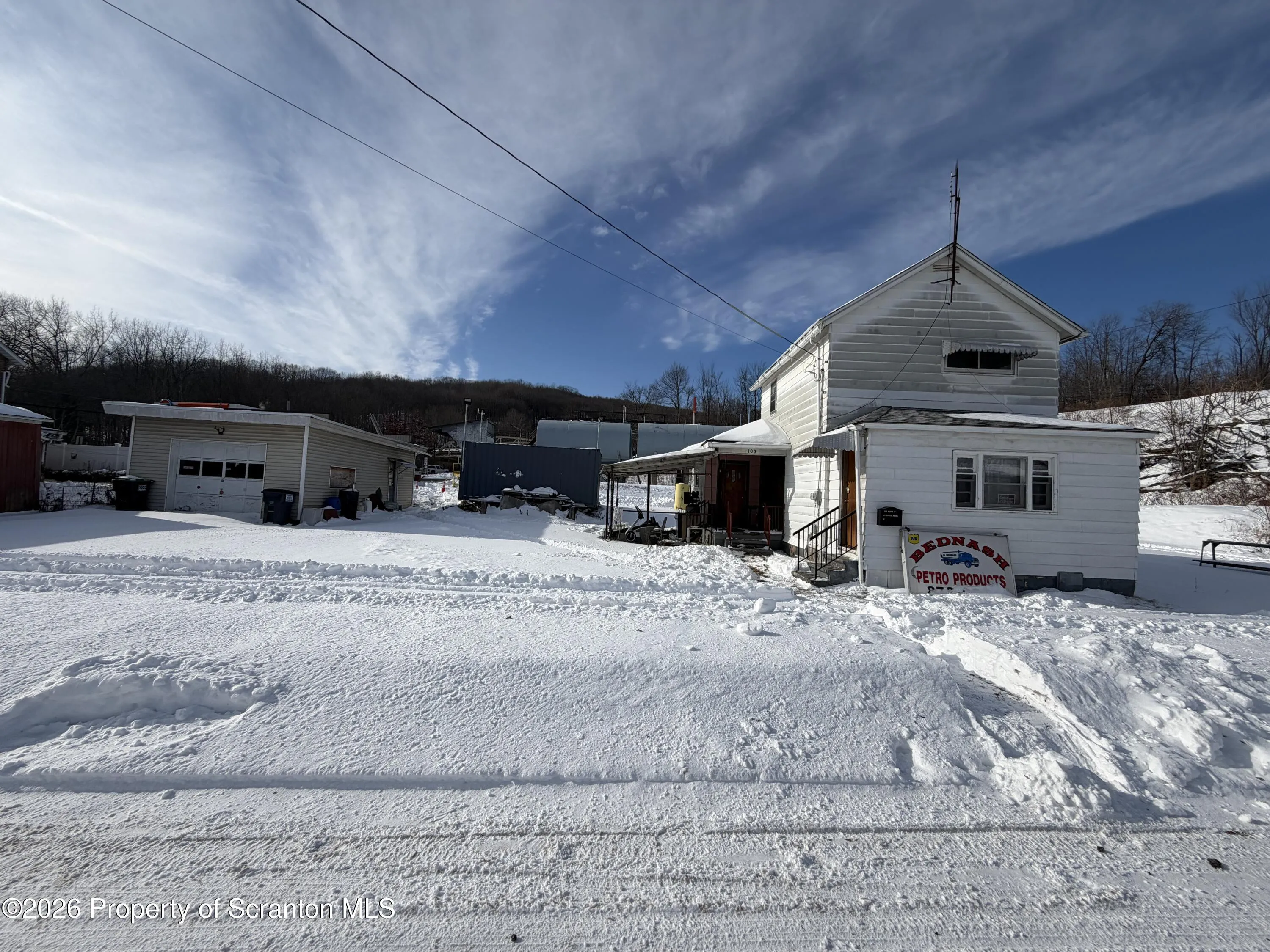 Residential For Sale 103 5th Street, Mayfield, Pennsylvania 18433