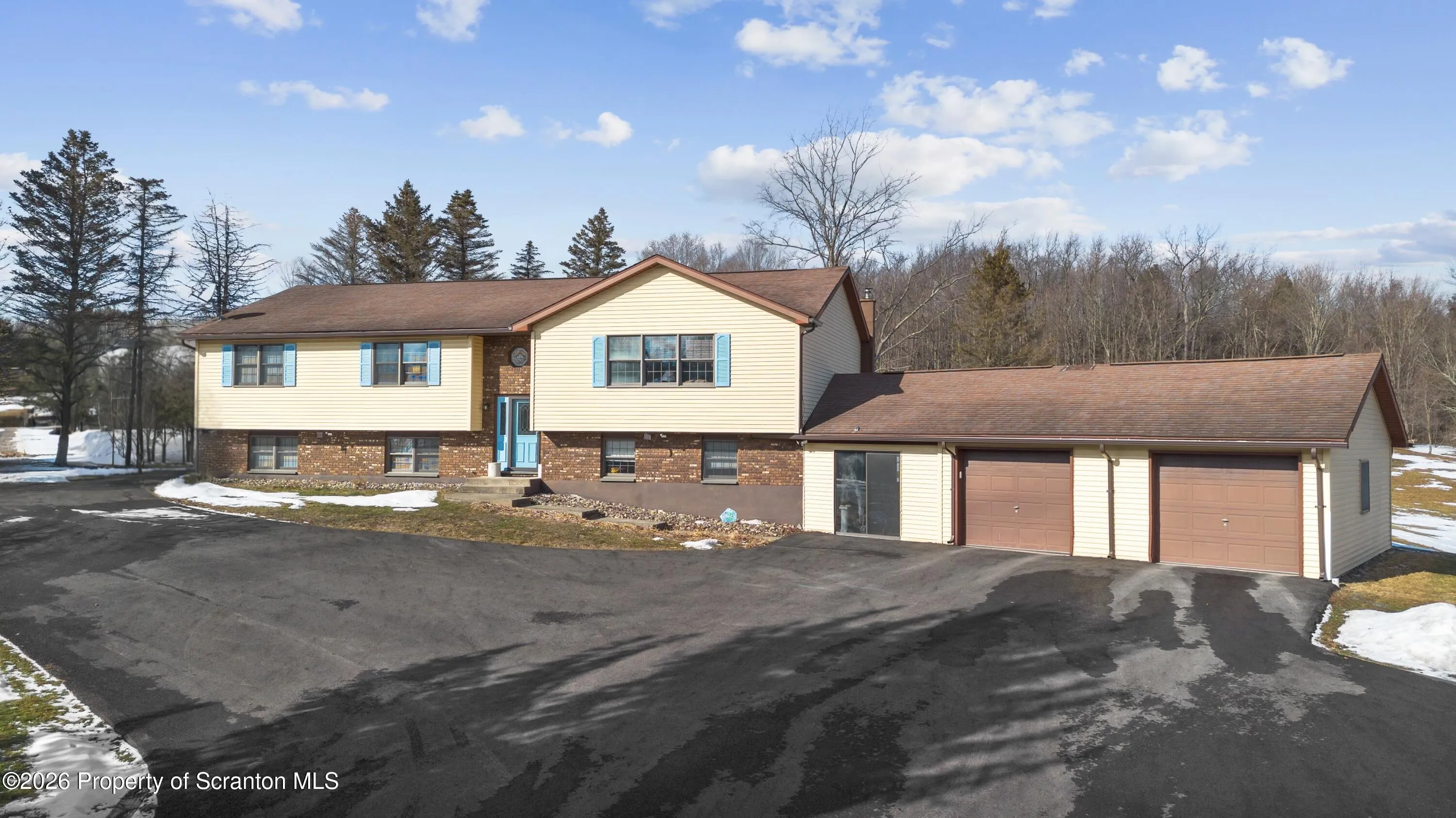 Residential For Sale 305 Arnolds Road, Jermyn, Pennsylvania 18433