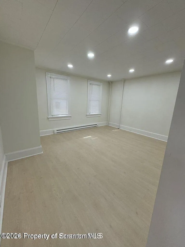 Residential Lease For Rent 538 N Sumner Avenue Unit 1st Floor, Scranton, Pennsylvania 18504