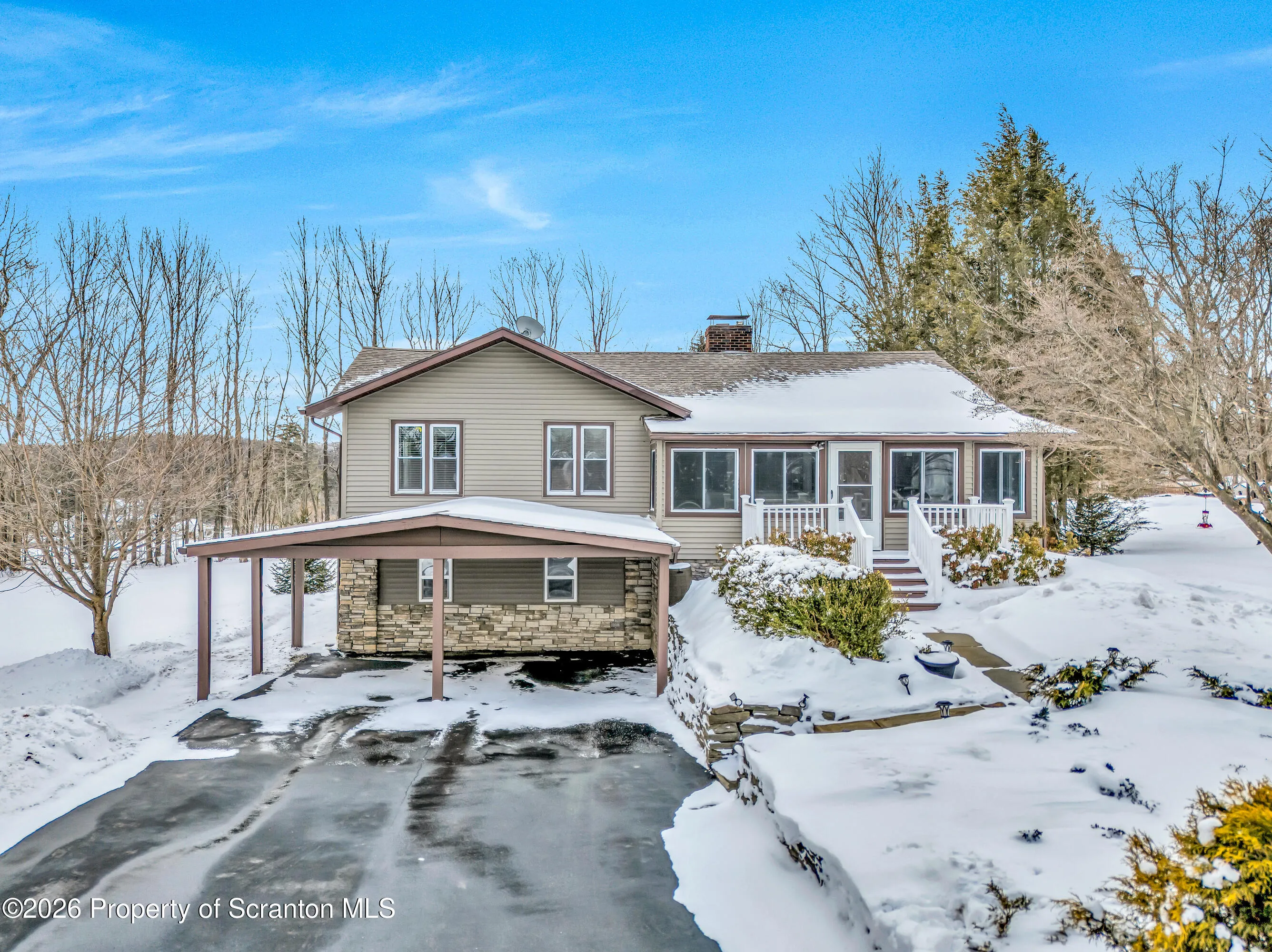 Residential For Sale 21 Buena Vista Drive, Covington Twp, Pennsylvania 18444