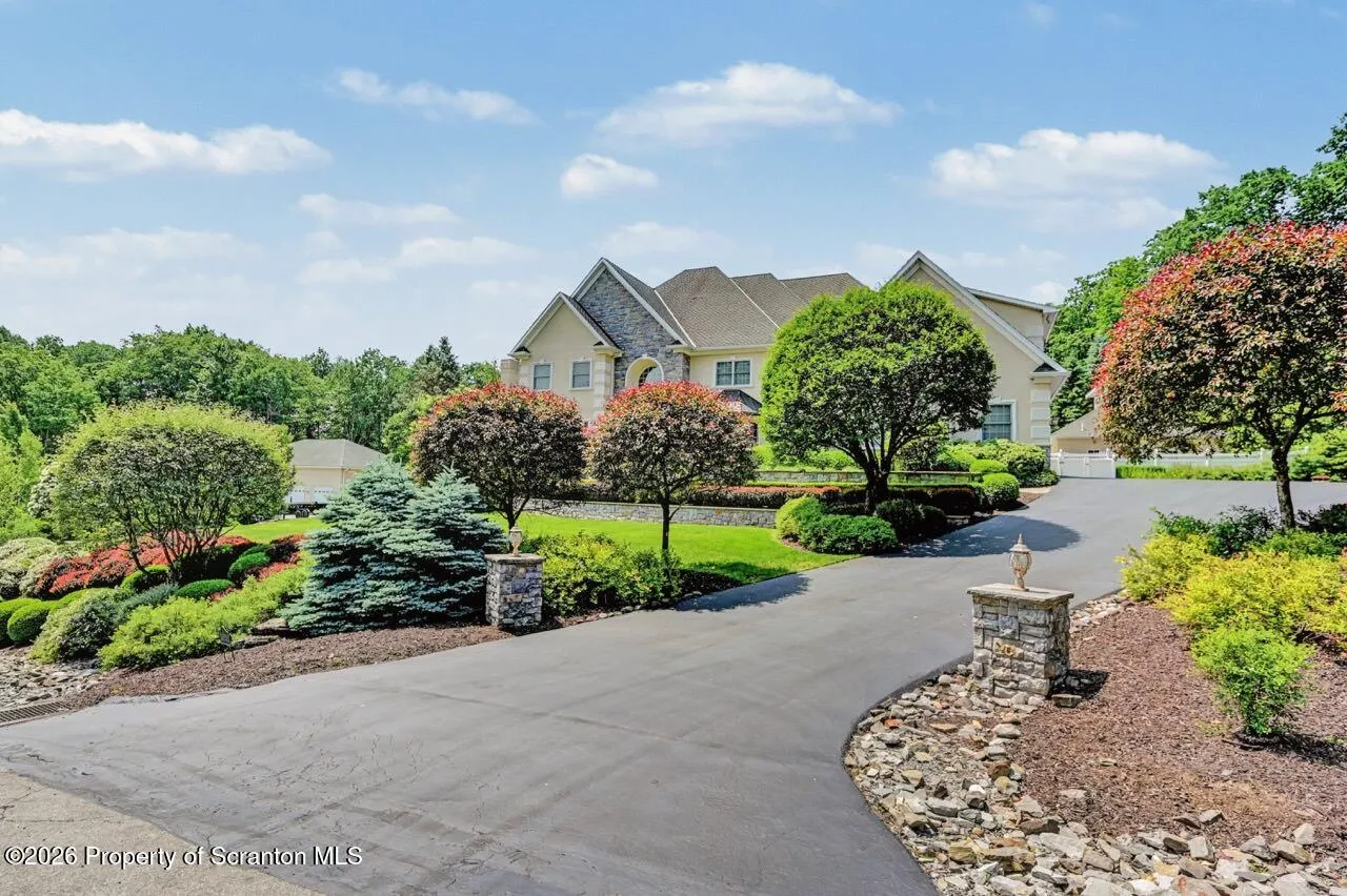 Residential For Sale 52 Ivywood Drive, Clarks Summit, Pennsylvania 18411