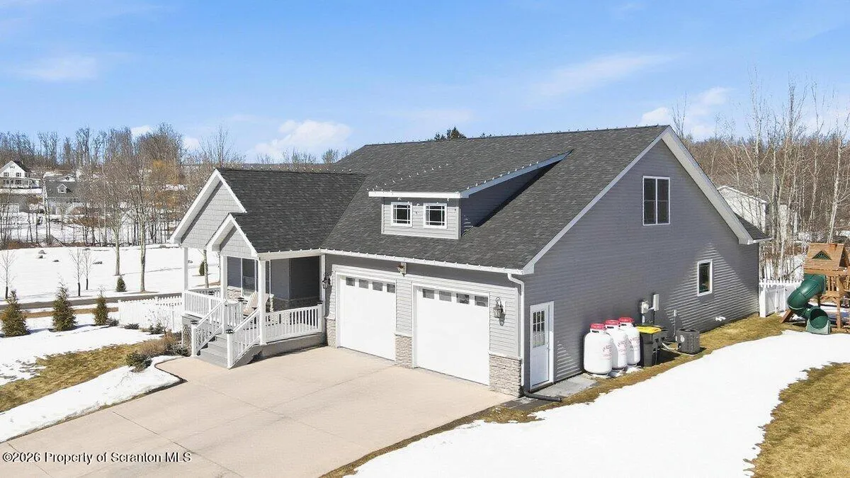 Residential For Sale 252 Mountainview Drive, Jefferson Twp, Pennsylvania 18436
