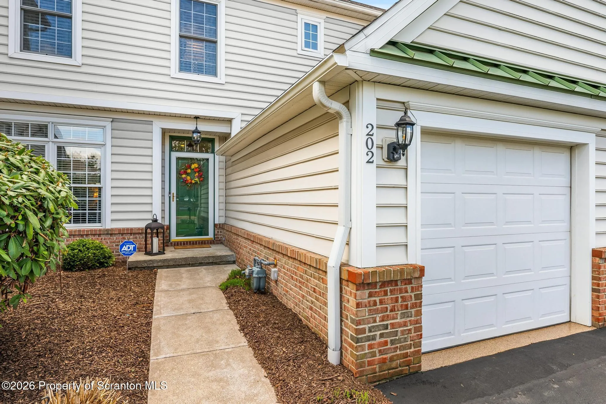 Residential For Sale 202 Thackeray Close, Moosic, Pennsylvania 18507