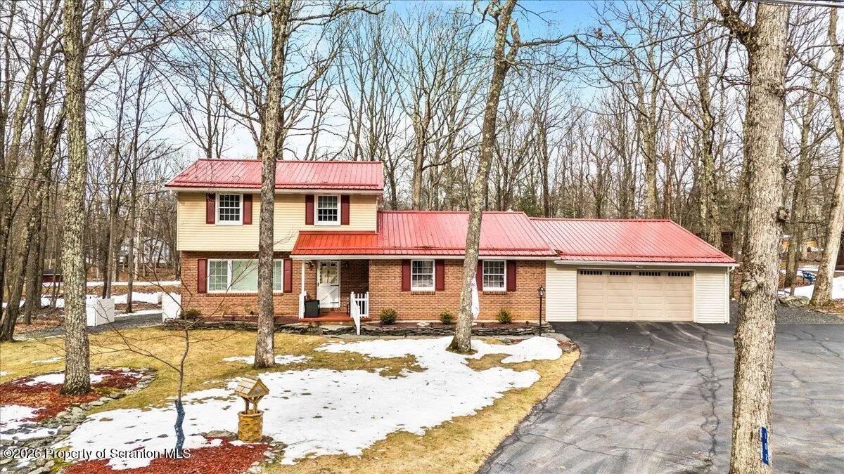 Residential For Sale 102 Gristmill Terrace, Milford, Pennsylvania 18337