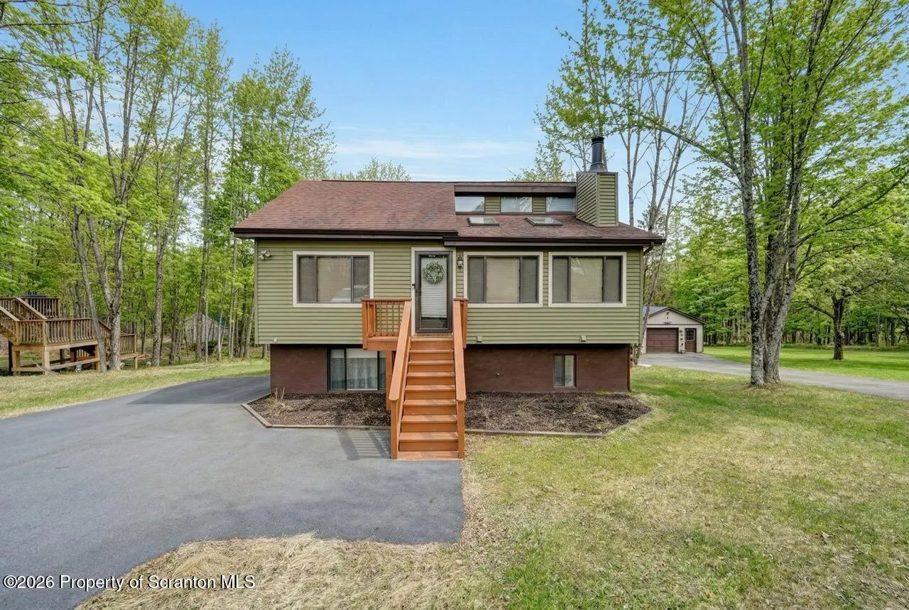 Residential For Sale 19 Woodcrest Lane, Lake Ariel, Pennsylvania 18436