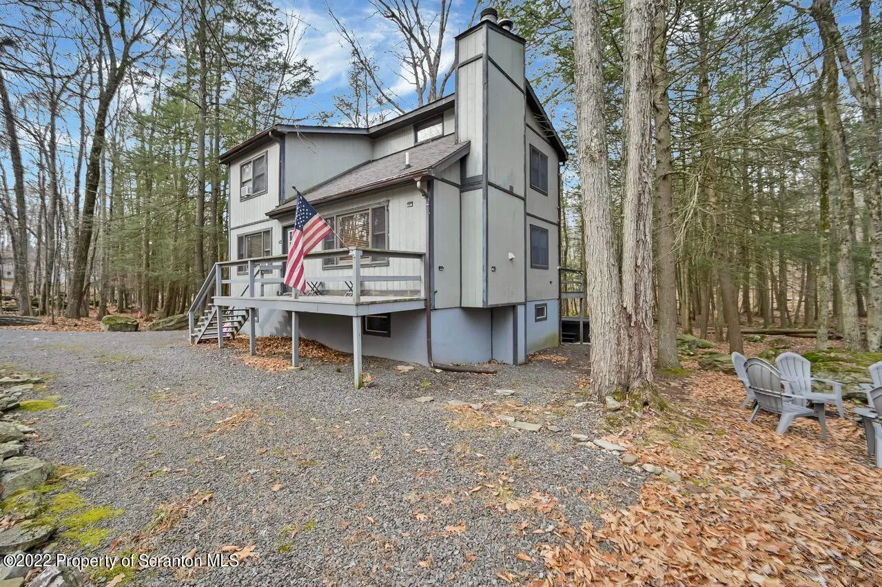 Residential For Sale 87 N Fairway Drive, Lake Ariel, Pennsylvania 18436