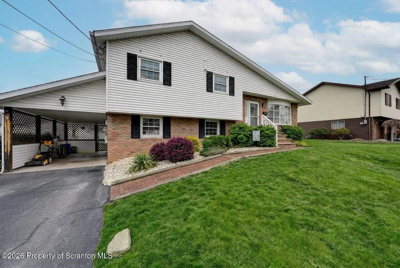 Residential For Sale 120 Woodhaven Road, Blakely, Pennsylvania 18452