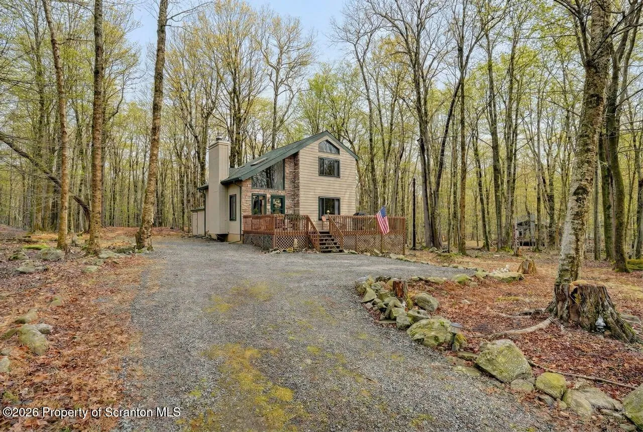 Residential For Sale 11 Fawn Court, Clifton Twp, Pennsylvania 18424