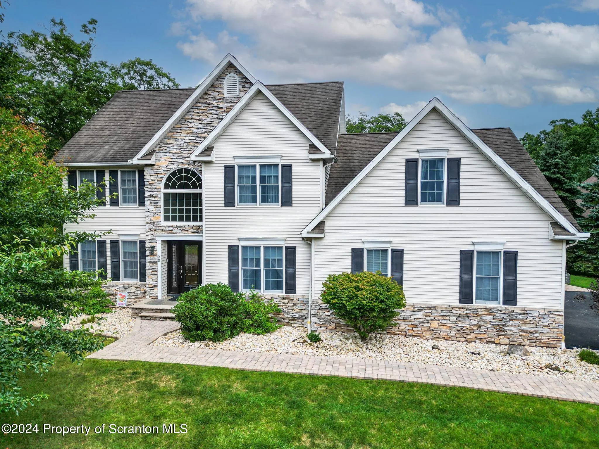 Residential For Sale 28 Harley Drive, Mountaintop, Pennsylvania 18707