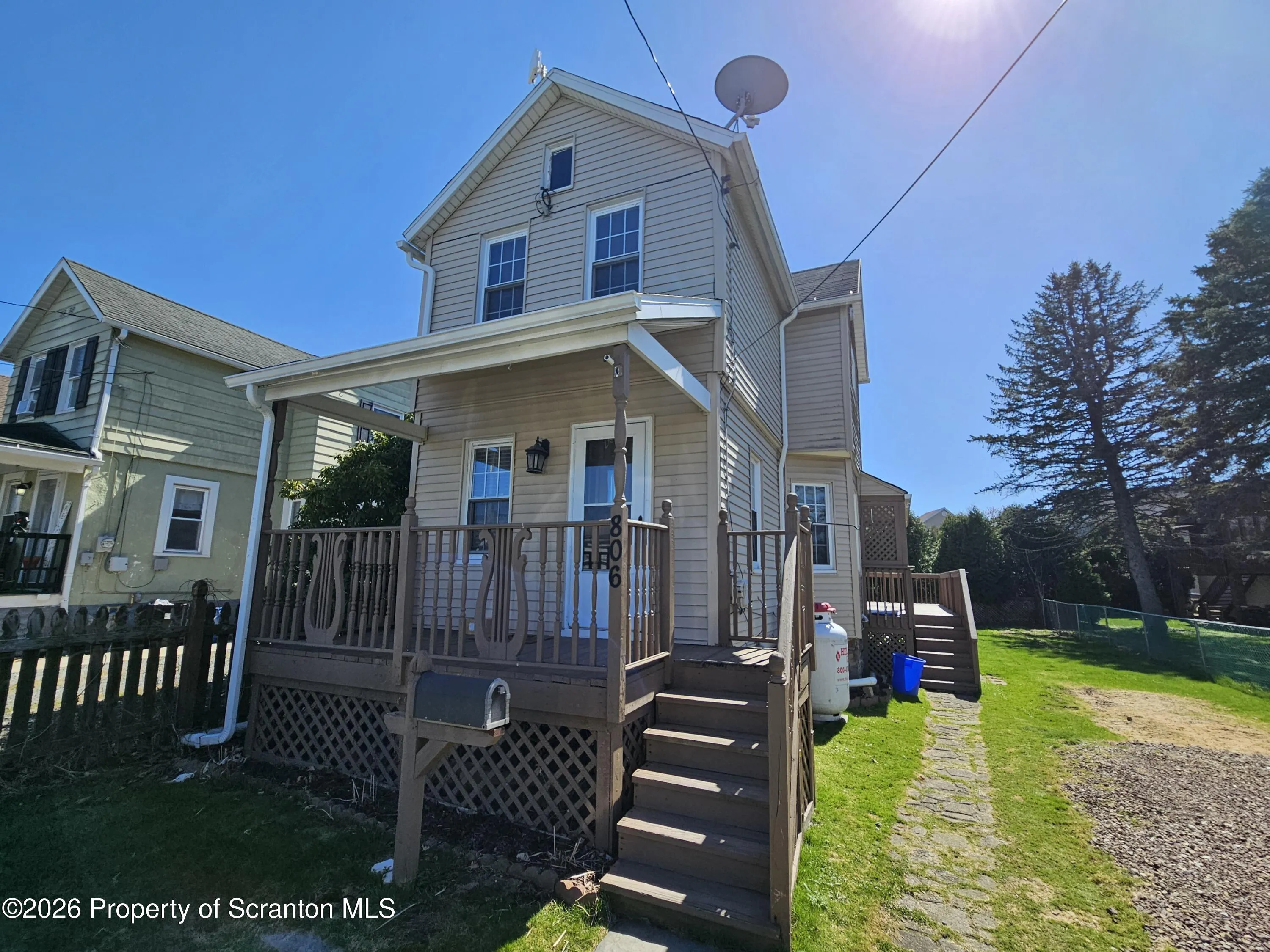 Residential Lease For Rent 806 Washington Street, Throop, Pennsylvania 18512