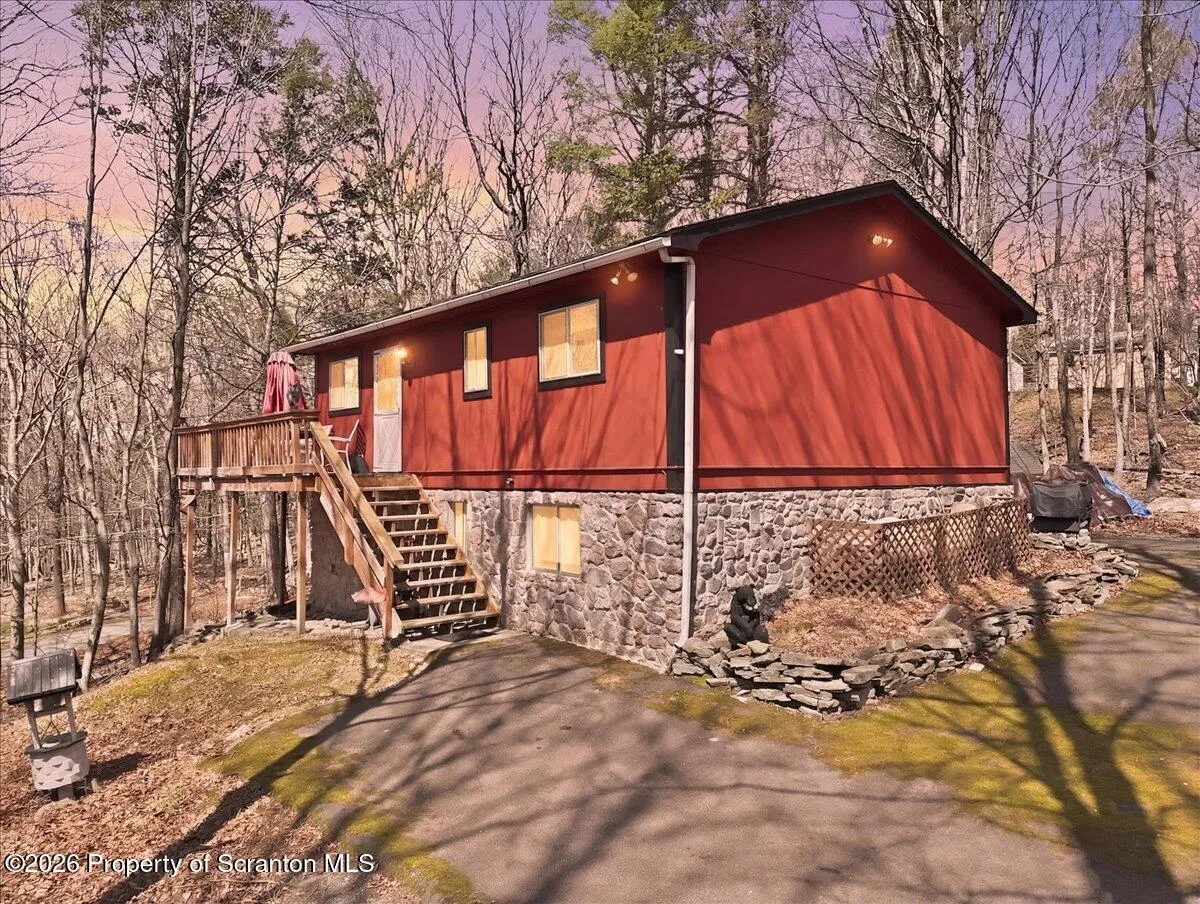 Residential For Sale 150 Tanglewood Drive, Greentown, Pennsylvania 18426