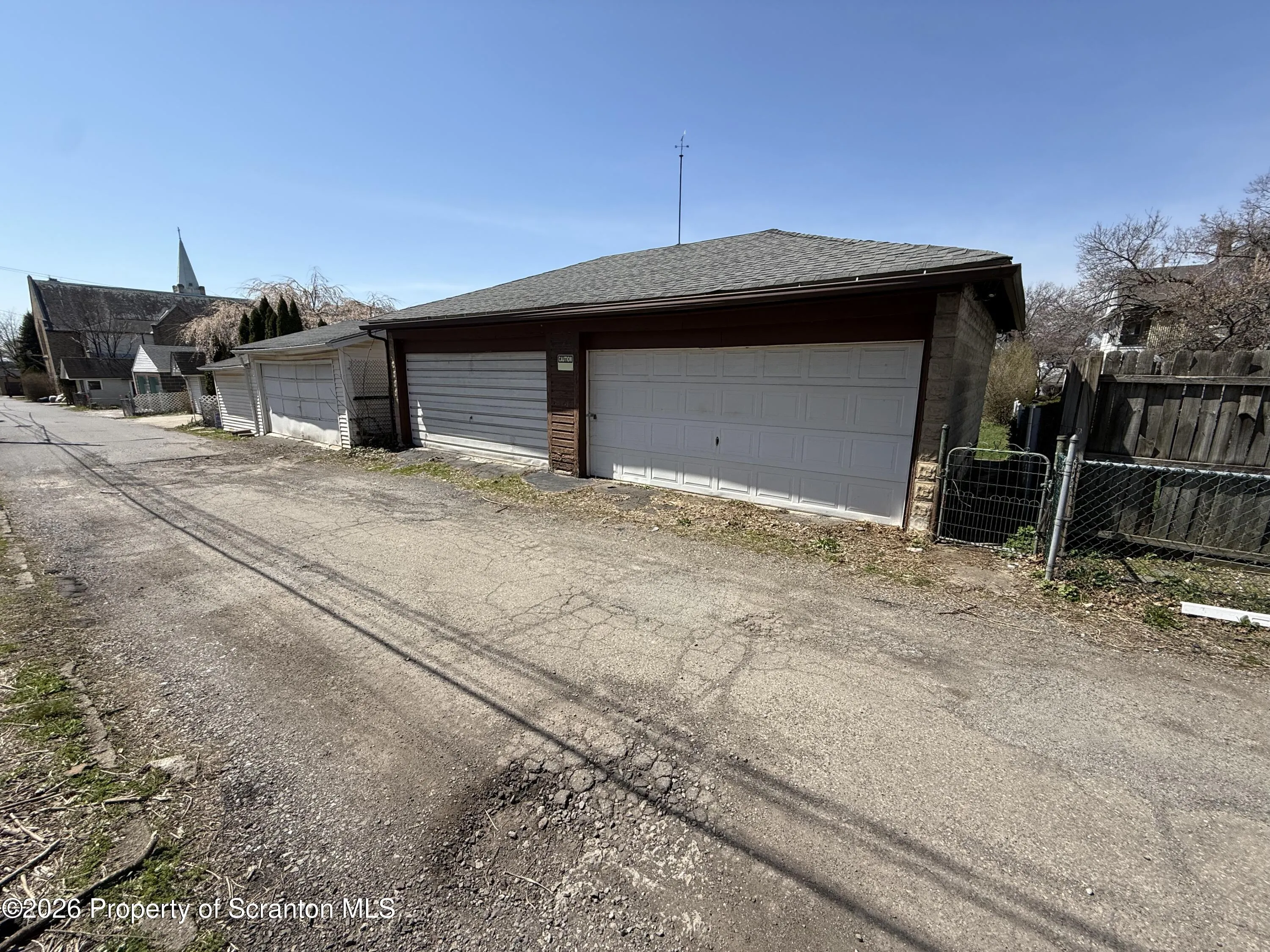 Residential Lease For Rent 1042 Taylor Avenue Unit (rear Garage), Scranton, Pennsylvania 18510