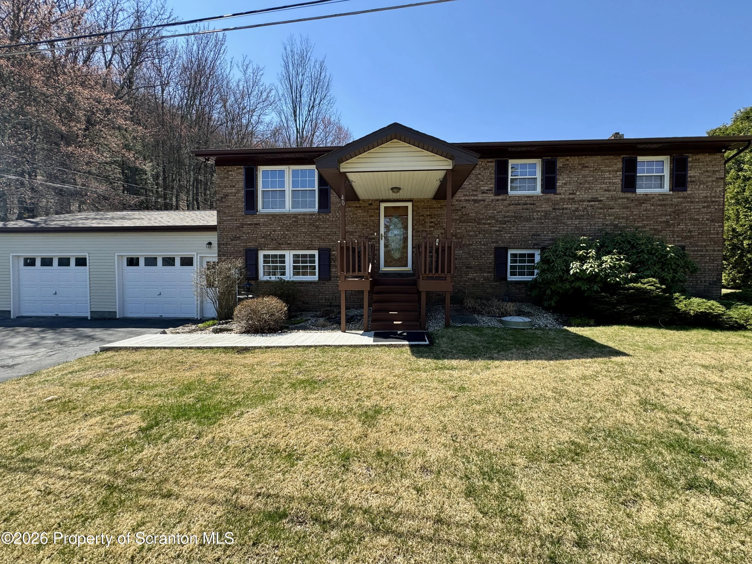 Residential For Sale 40 Hilltop Drive, Scott Twp, Pennsylvania 18447