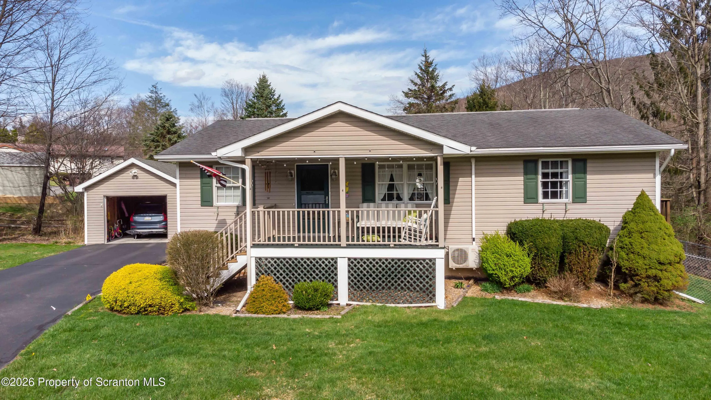 Residential For Sale 216 Alans Drive, South Abington Twp, Pennsylvania 18411