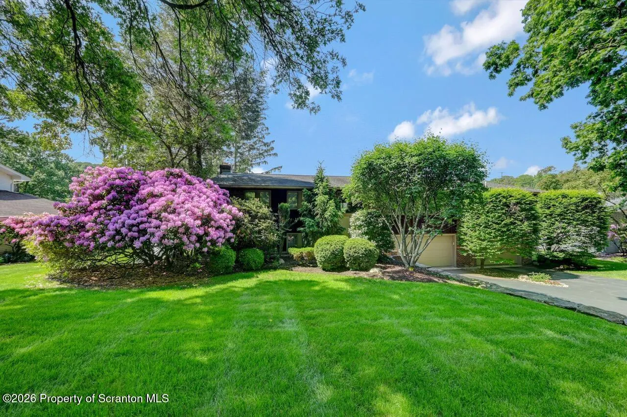 Residential For Sale 12 Lakeside Drive, South Abington Twp, Pennsylvania 18411
