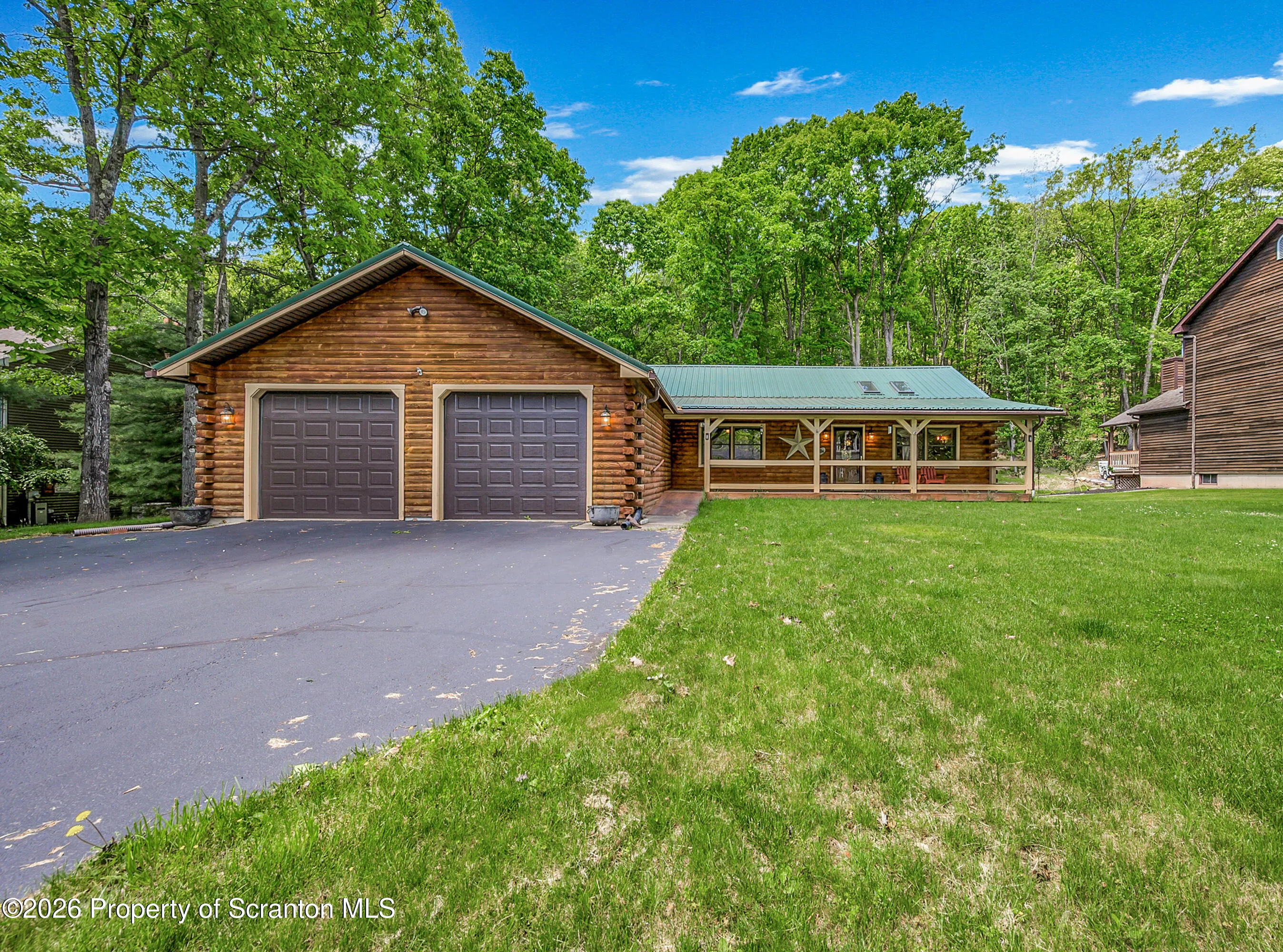 Residential For Sale 835 Lakeview Drive, Mountaintop, Pennsylvania 18707