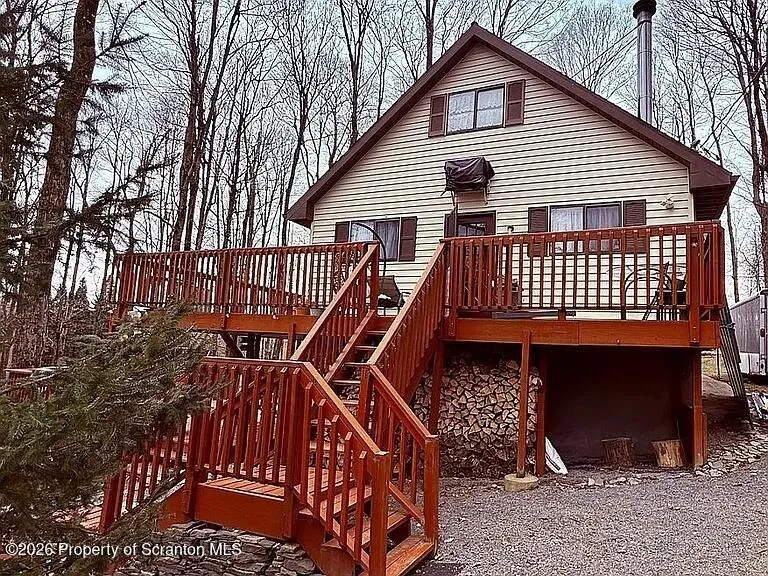 Residential For Sale 104 Hickory Circle, Greentown, Pennsylvania 18426
