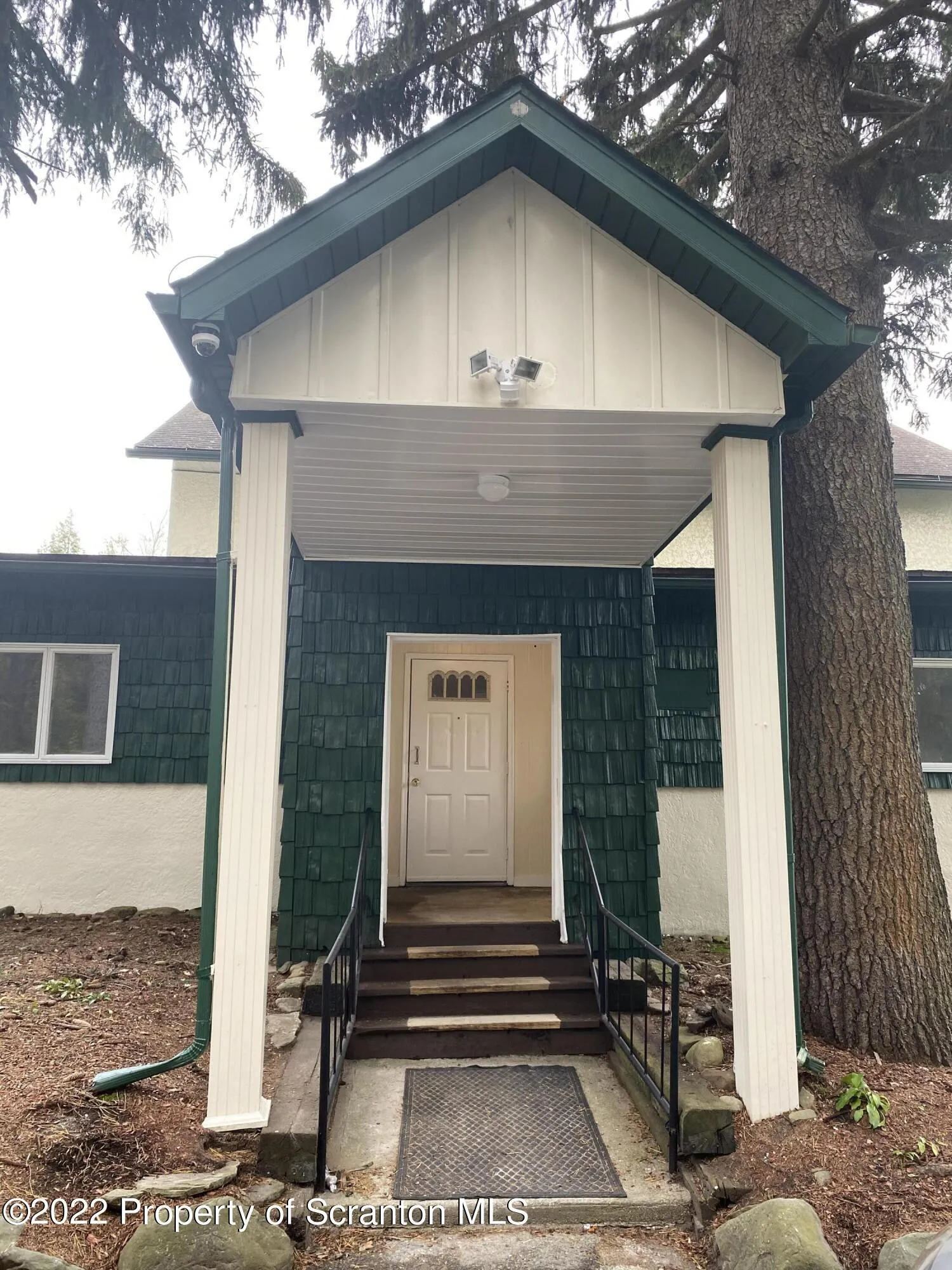 Residential Lease For Rent 35 Keystone Road Unit 1, Clifton Twp, Pennsylvania 18424