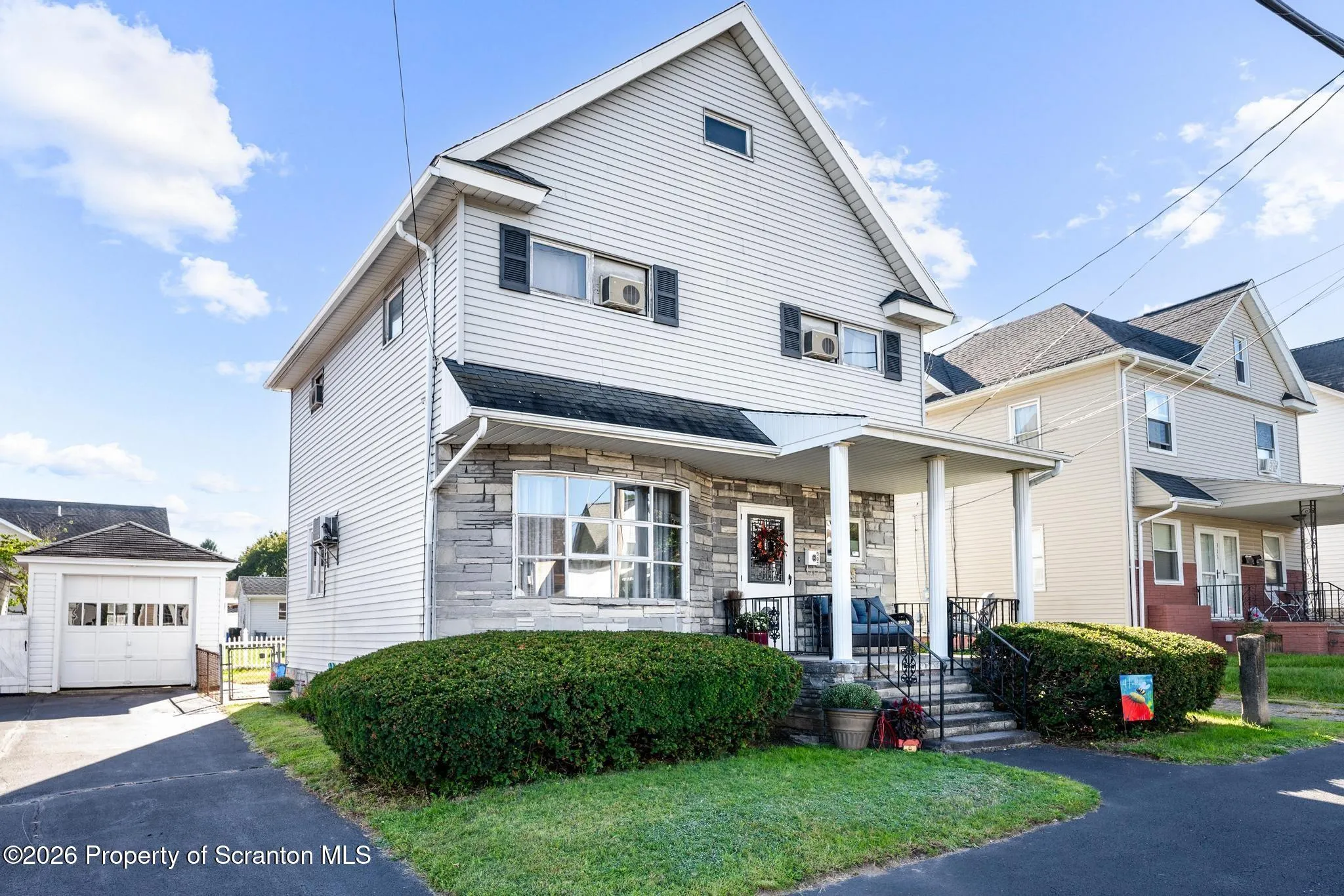 Residential For Sale 907 Lincoln Avenue, Blakely, Pennsylvania 18447