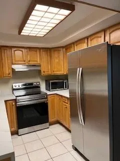 Stainless steel appliances and new qaurtz counter top.