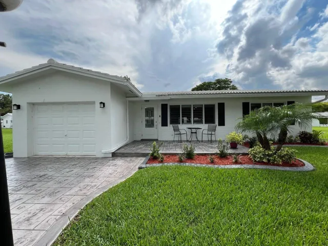 FULLY UPDATED--MOVE IN READY--LAUDERDALE WEST ADMIRAL MODEL 2 BEDROOM, 2 BATH, 1 CAR GARAGE