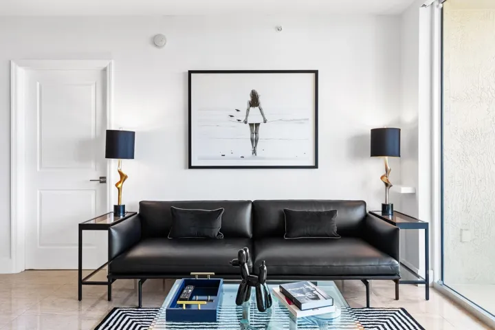 Comfy oversized 2-seater leather sofa from DWR