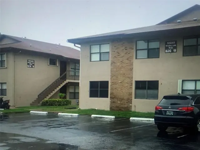 Unit is on 2nd floor of bldg (no elevator)