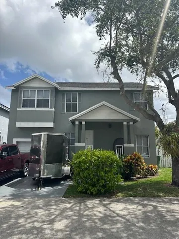 BEAUTIFUL 3/2.5/1 SINGLE FAMILY HOME IN THE HEART OF PEMBROKE PINES!