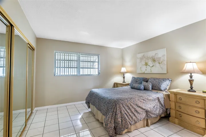 MASTER BEDROOM QUEEN BED
END TABLES AND DRESSER