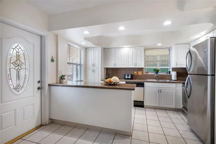 MODERN OPEN KITCHEN NEWER CABINETS AND COUNTERS