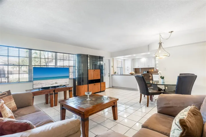 LIVING DINING AREA OPEN TO KITCHEN