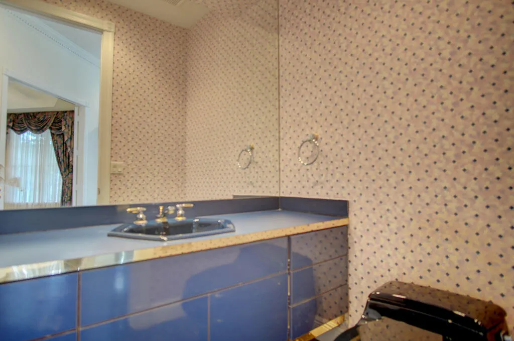 48 bathroom 4