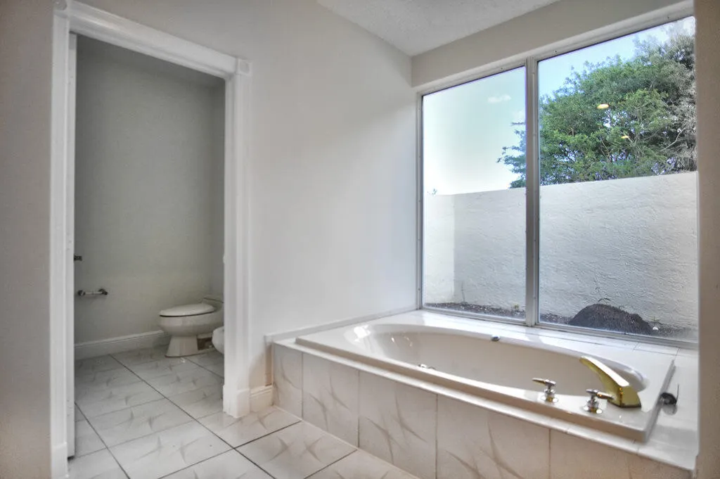 39 primary bath 4