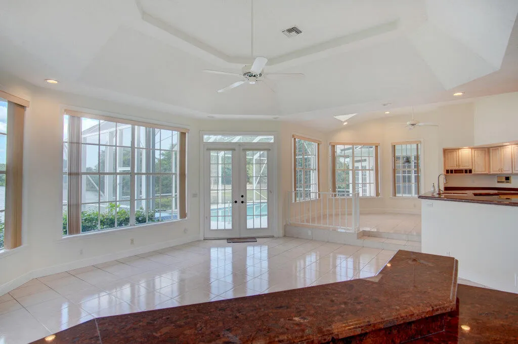 25 family room 6