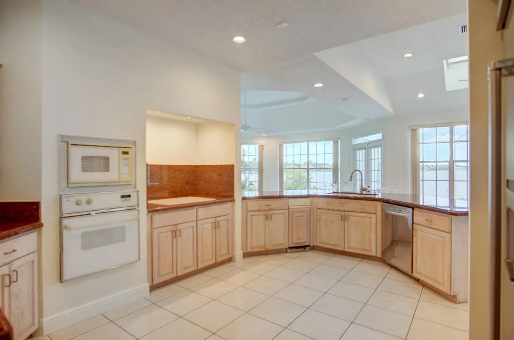 17 kitchen 1