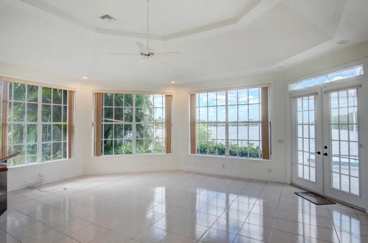 23 family room 1