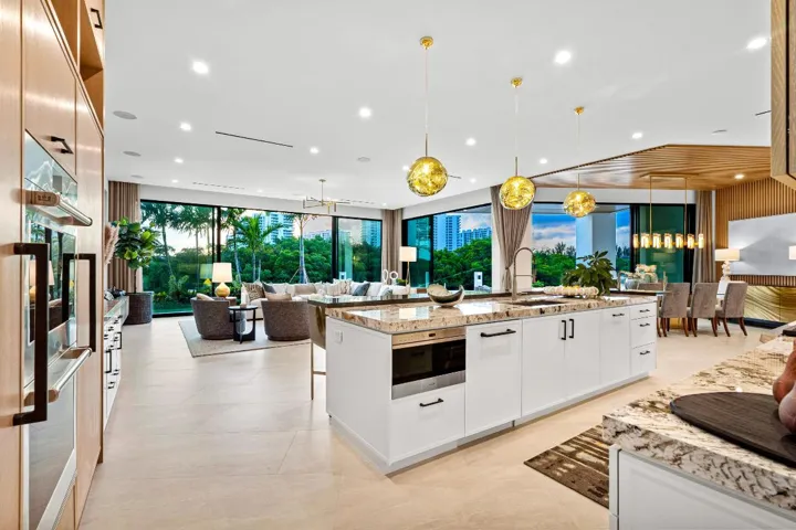 mls_KITCHEN_TO_FAMILY_ROOM
