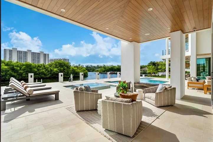 mls_LOGGIA_SEATING_2_LEFT