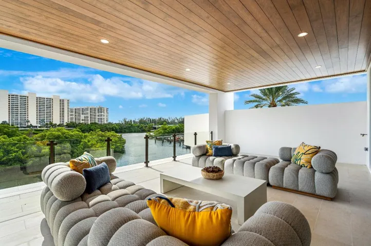 mls_BALCONY_2_LEFT