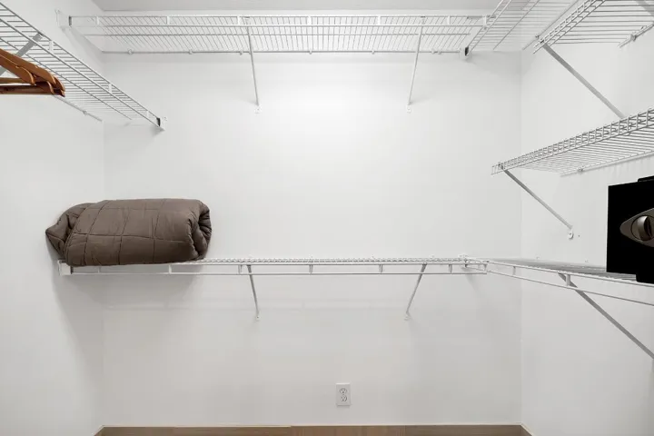 Walking Closet