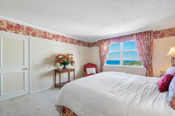 Primary bedroom Suite w/ Water Views