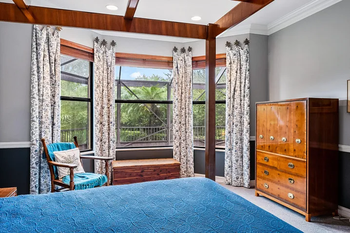 6786 Fox Hollow