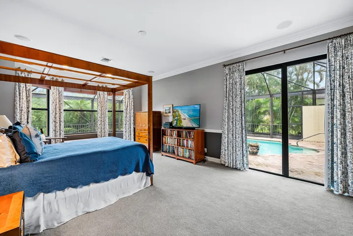 6786 Fox Hollow