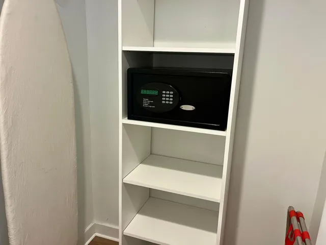 31. Closet B